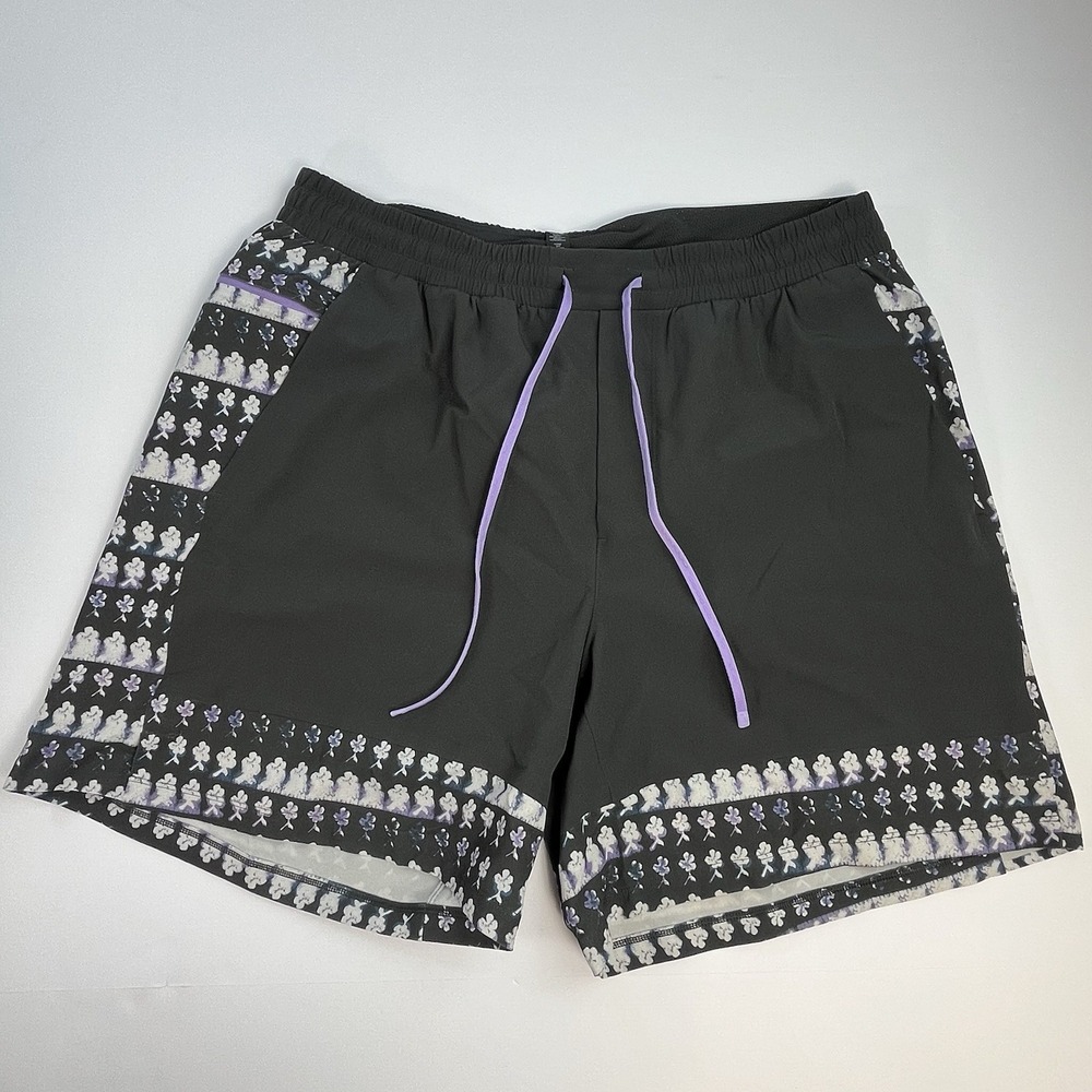 Lululemon Men's XL Athletic Shorts Black Floral Trim Lined Drawstring LM7BA4S